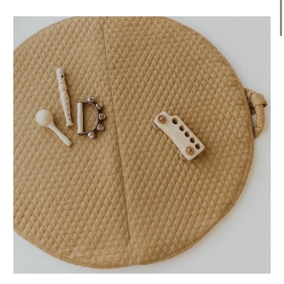 HUGO Coyote baby mat